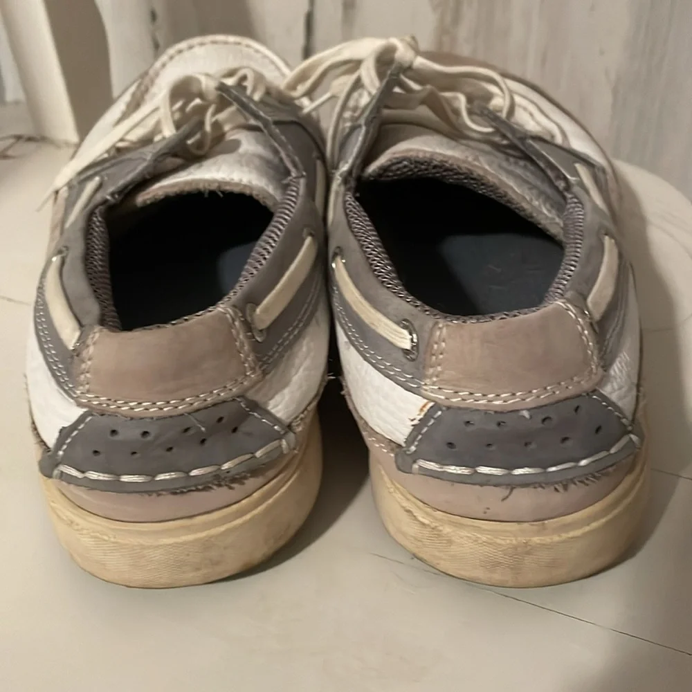 B5- Mens size 9 Margaritaville deck boat shoes